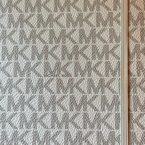 📔MICHAEL KORS NOTEBOOK 📔 NWT 📔 - Picture 10 of 16